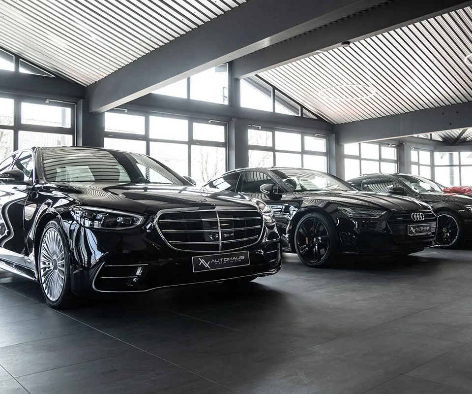 Geprüfte Fahrzeuge in der Autohaus-Akpinar-Verkaufsfläche